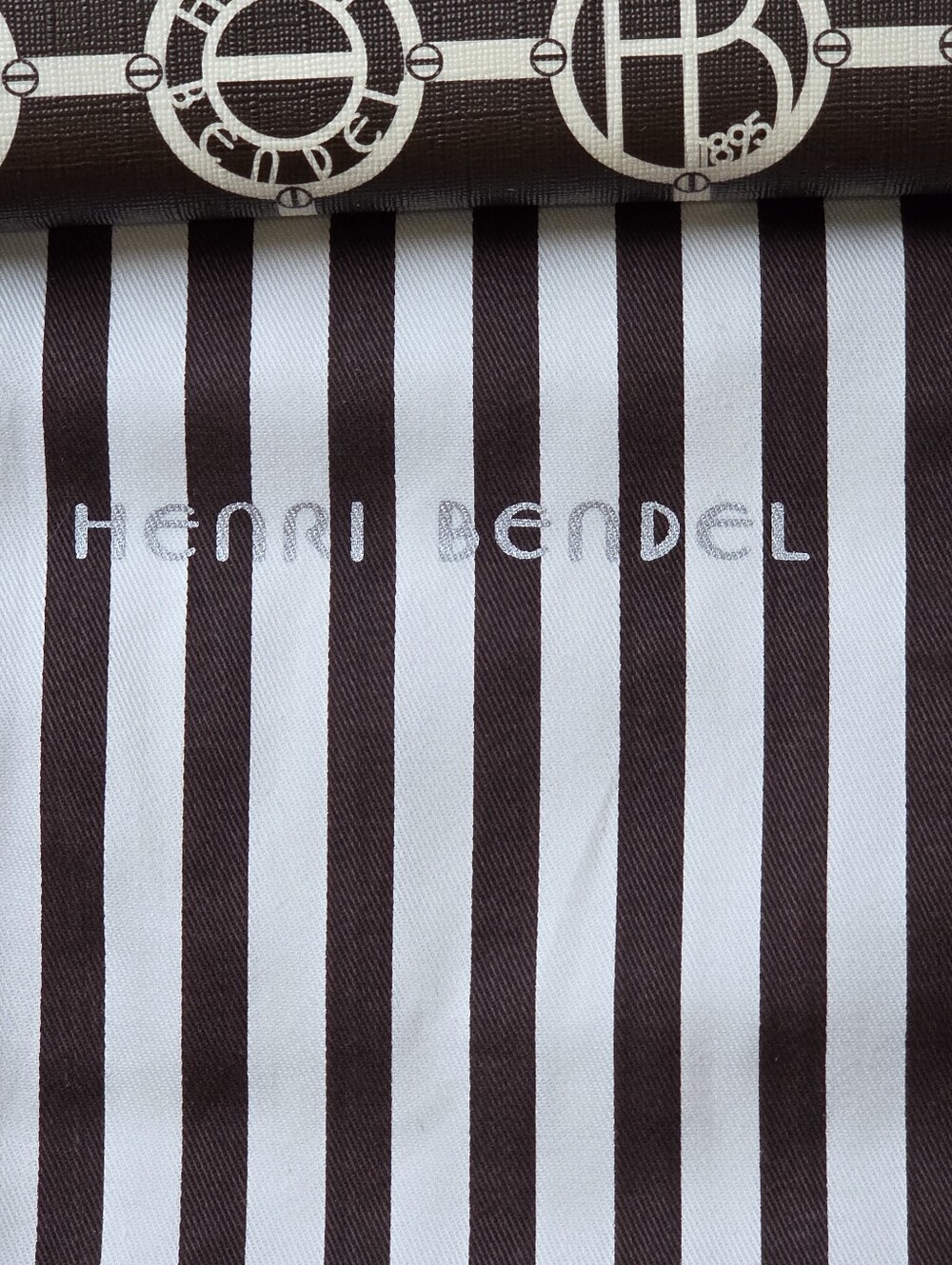 Henri Bendel Monogrammed Wallet And Dust Bag - Picture 14 of 16